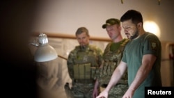 ولودیمیر زلنسکی، رئیس جمهوری اوکراین (راست) - آرشیو