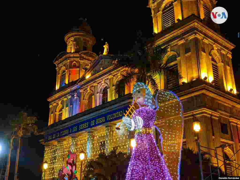 Ángeles adornan el centro histórico de Managua, Nicaragua. Foto Donaldo Hernández/VOA.