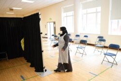 A health worker waits for the public to arrive to administer doses of the Astrazeneca/Oxford COVID-19 vaccine at a temporary vaccination center set up at the East London Mosque in London on April 14, 2021.