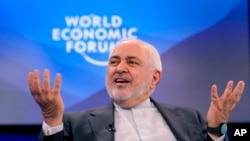 伊朗主管戰略事務的副總統穆罕默德·賈瓦德·扎里夫在達沃斯論壇上否認德黑蘭尋求擁有核武的說法。 (美聯社：2025年1月22日)