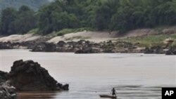A fisherman works near the site of the proposed Xayaburi Dam in Paksey, northern Laos. (File)