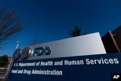 FILE - The U.S. FDA is starting to think about the lowest dose that can still help cancer patients. (AP Photo/Manuel Balce Ceneta)