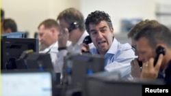Brokers react on a trading floor at BGC, in the Canary Wharf financial district of London, June 27, 2016. 