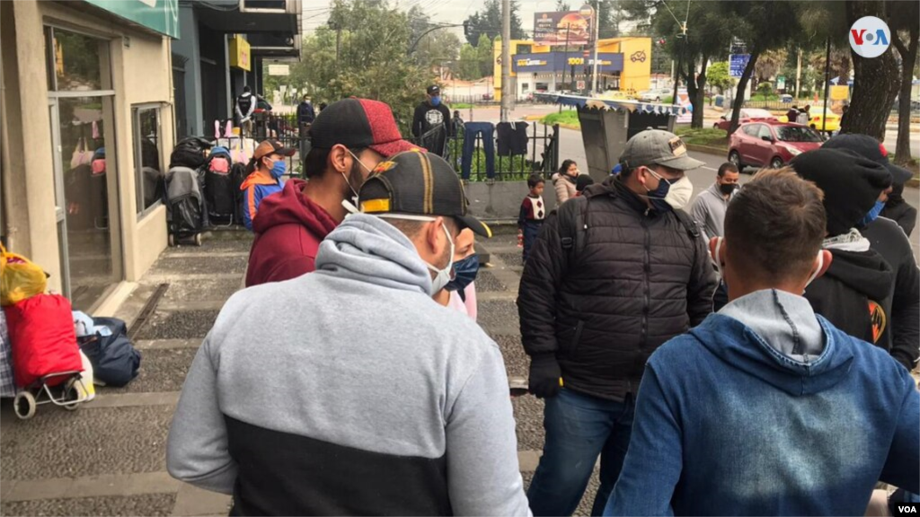 Hasta el jueves 14 de mayo de 2020, el grupo que llevaba días instalado a las afueras de la sede diplomática no había tenido una respuesta oficial.