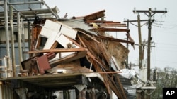 Ostaci zgrade u Kameronu, Luizijani