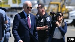 Американскиот претседател Џо Бајден пред да замине од меѓународниот аеродром Сиетл-Такома во Вашингтон, на 11 мај 2024 година