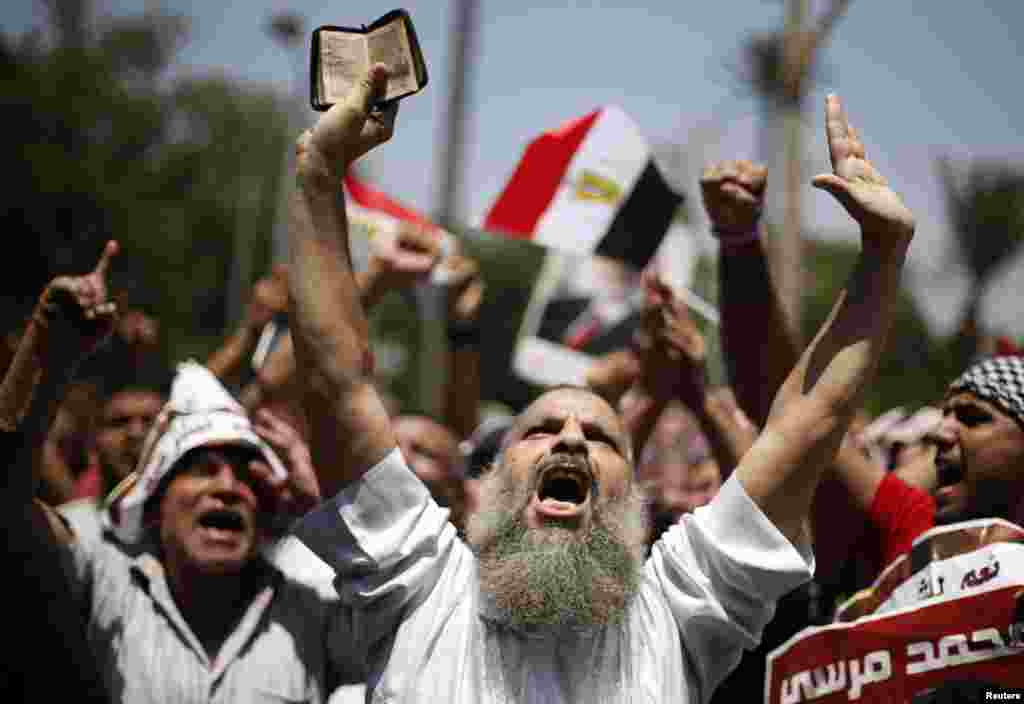 A supporter of former Egyptian President Mohamed Morsi chants slogans during a rally near Cairo University after Friday prayers in Cairo, Egypt, July 5, 2013.&nbsp;
