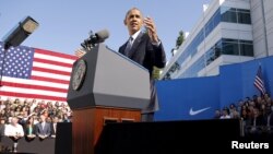 U.S. President Barack Obama delivers remarks on trade at Nike's corporate headquarters in Beaverton, Oregon, May 8, 2015. 