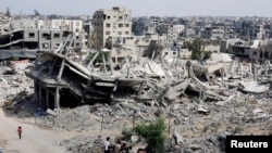 Израелската војска, исто така, во средата објави дека еден од нејзините војници бил убиен, а друг ранет за време на борбите со милитантите на Хамас во северниот дел на Газа. 