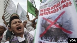 Seorang warga berdemo anti-Ahmadiyah di Jakarta (2/3).