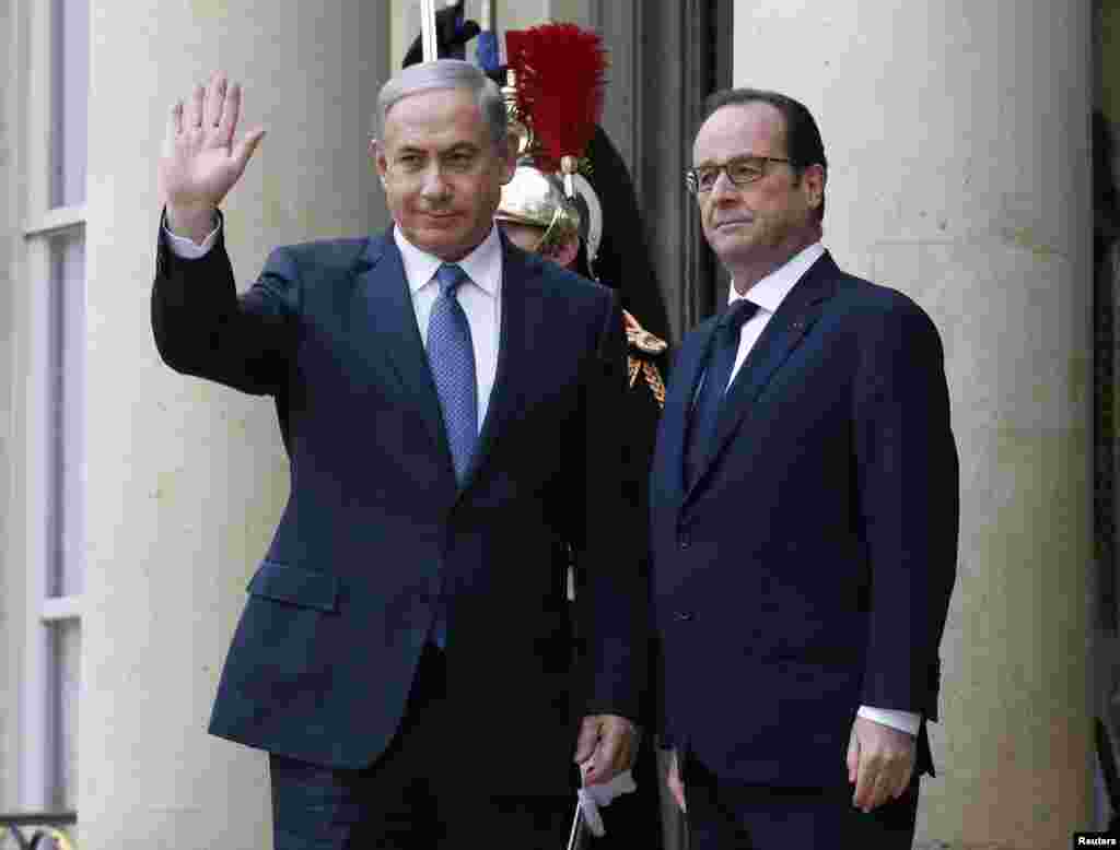 French President Francois Hollande (R) welcomes Israel&#39;s Prime Minister Benjamin Netanyahu (L) at the Elysee Palace before attending a solidarity march in the streets of Paris, Jan. 11, 2015.
