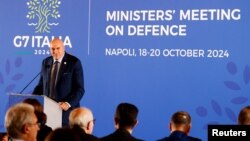 2024年10月19日意大利国防部长克罗塞托在G7国防部长会议上发表讲话。