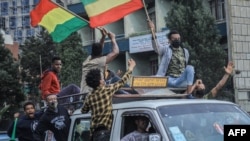 Des Éthiopiens célèbrent le remplissage du Grand barrage éthiopien de la Renaissance (GERD), à Addis-Abeba, en Ethiopie, le 2 août 2020. (Photo AFP)