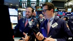 El S&P 500 perdió 8 puntos, 0,3%, hasta los 2.837. 
