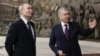 Presiden Rusia Vladimir Putin dan Presiden Uzbekistan Shavkat Mirziyoyev mengunjungi taman New Uzbekistan di Tashkent pada 26 Mei 2024. (Foto: AFP)