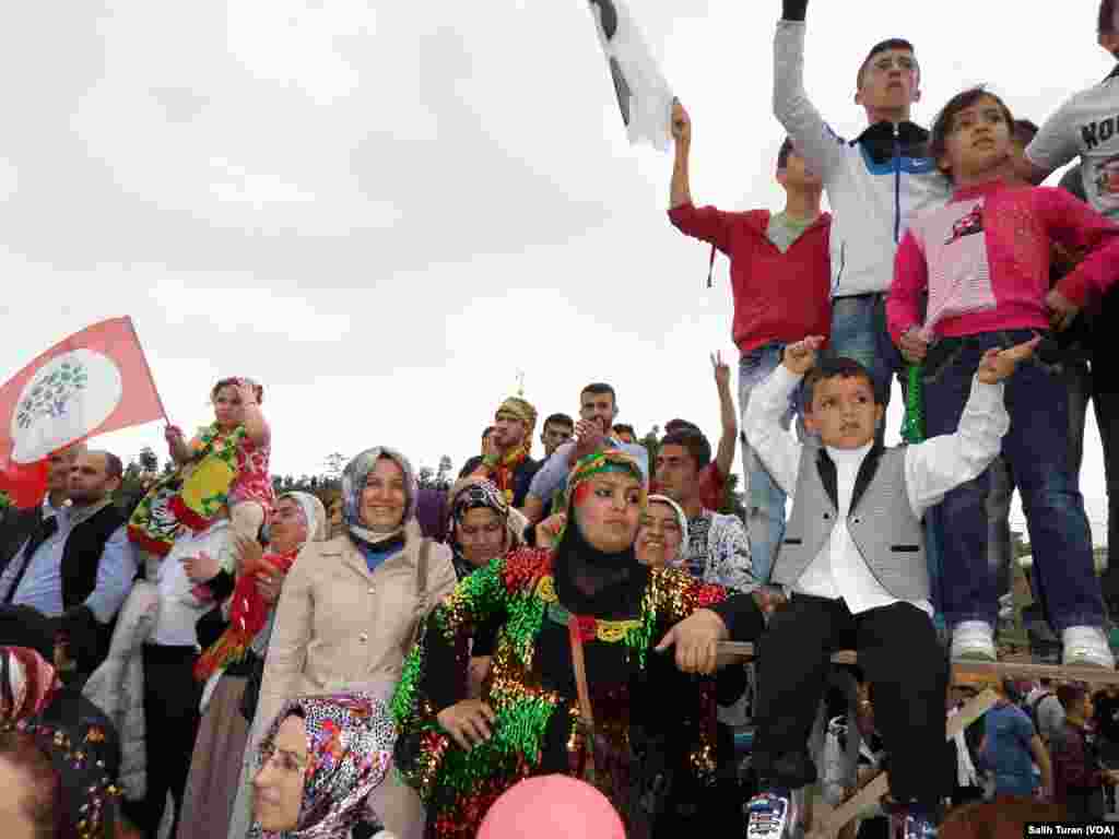 HDP rally in Istanbul, June 8, 2015 (Salih Turan/VOA Kurdish)