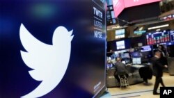 Saham Twitter jatuh 11,4% menjadi $32,65 per saham pada perdagangan hari Senin (11/7) 