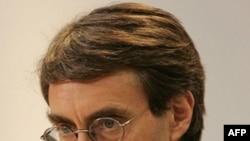 Ông Kenneth Roth đã điều hợp một cuộc thảo luận về những diễn tiến tại Miến Điện