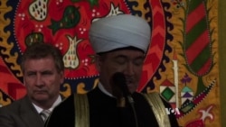 Russia Courts Crimea’s Tatar Muslims