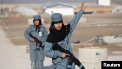 Afg'on milliy armiyasining ayol zobitlari, Qunduz ko'chalarida 