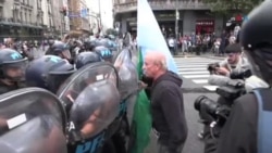 Violentos enfrentamientos entre manifestantes y policías en Buenos Aires