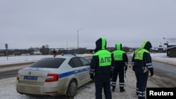 پلیس روسیه جاده منتهی به محل سقوط هواپیمای ایلیوشین ایل-۷۶ را مسدود کرده است. ۴ بهمن ۱۴۰۲.