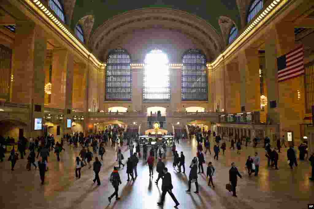 A spot under archways at Grand Central Station in New York reflects the sound from the walls to the opposite side of the underpass and is called the Whispering Gallery.