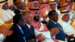 Saudi Crown Prince, Mohammed bin Salman, Jordan's King Abdullah II, and Ethiopia's Deputy PM Demeke Mekonnen, second right, attend the Future Investment Initiative conference, in Riyadh, Oct. 23, 2018. 