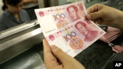 Mức ph&#225; gi&#225; 1,9% n&#224;y được coi l&#224; mạnh nhất tại Trung Quốc trong hai thập kỷ qua, v&#224; đang t&#225;c động mạnh l&#234;n thị trường t&#224;i ch&#237;nh thế giới.