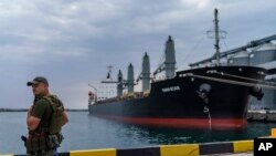 Речник МВС Олег Чалик: "Україна була змушена ухвалити це рішення. Коридор був закритий, і ми знайшли один вихід із цієї ситуації".