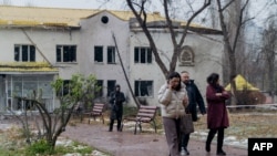 Здание больницы в Киеве, поврежденное в результате атаки российского беспилотника 29 ноября 2024 года,.