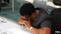 FILE - A diamond sorter processes diamond at the Botswana Diamond Trading Company in Gaborone. (Mqondisi Dube /VOA)