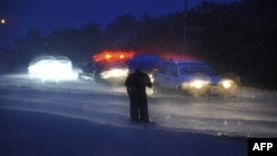 Mưa bão làm ngập đường xá trong huyện Nghi Lan, Ðài Loan