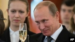 Russian President Vladimir Putin toasts with ambassadors after a ceremony of presentation of credentials by foreign ambassadors in the Grand Kremlin Palace in Moscow, Nov. 19, 2014. 
