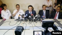 Le ministre du Transport de la Malaisie Liow Tiong Lai anime une conférence de presse à Kuala Lumpur à propos du débris d'avion retrouvé sur une plage au Mozambique. (3 mars 2016, REUTERS/Olivia Harris).