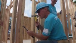 Що спонукає президента Картера у 93 працювати на будівництві. Відео