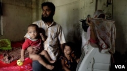 Mohammad Salim, a Rohingya Muslim refugee, with his wife and children, in a village in eastern Indian state of West Bengal. Salim was recently caught by Indian police and jailed after being charged as an illegal immigrant. (Shaikh Azizur Rahman/VOA)