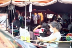 COVID-19 patients are seen in an emergency tent put up outside of RSUD Bekasi Hospital, in Bekasi City, West Java, June 30, 2021. The surge in new daily cases has overwhelmed the hospital itself. (Indra Yoga/VOA Indonesian)