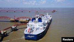 资料照：装载俄罗斯液化石油气的油轮2018年7月18日在中国江苏的南通港卸货。