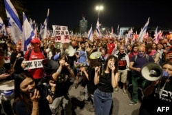 Demonstran di Yerusalem memprotes pemerintah Israel dan menuntut pembebasan sandera yang ditahan Hamas, 31 Maret 2024. (Foto: Ahmad Gharabli/AFP)