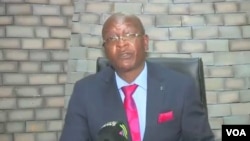 Zimbabwe’s justice minister, Ziyambi Ziyambi, addresses journalists in Harare, Aug. 19, 2020. (Columbus Mavhunga/VOA)