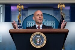 در اواخر ماه اوت، سازمان نظارت بر غذا و داروی آمریکا، مجوز استفاده اضطراری از پلاسمای بهبودیافته‌ها را به عنوان درمانی برای بیماران مبتلا به ویروس کرونا صادر کرد