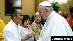 Sovan Tun, head of the the Cambodian Buddhist Society of Wat Buddhikaram Temple in Maryland, greets Pope Francis at the Vatican in Rome, in June 2015. (Photo courtesy of the Vatican/Sovan Tun)