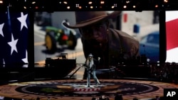 Билли Рэй Сайрус выступает на «Балу свободы» в Вашингтонском конференц-центре, 20 января 2025 года