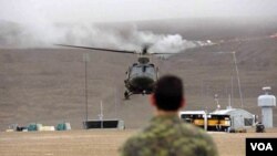 Un grupo de militares canadienses entrenaban en una región del ártico en donde un avión comercial se estrelló. Gracias a la pronta asistencia tres personas lograron ser rescatadas.