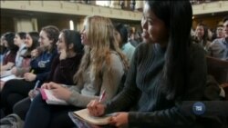 В Єльському університеті почали навчати як бути щасливим. Відео