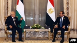 የፍልስጤማውያን ራስ ገዝ ፕሬዚደንት ማህሙድ አባስ፣ የግብፅ ፕሬዝደንት አብደል-ፈታህ አል ሲሲ በጋዛ ላይ በተደረገው የአረብ ሊግ ጉባኤ ካይሮ እአአ መጋቢት 4/2025