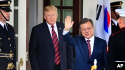 Hai tổng thống Mỹ, Hàn gặp nhau tại Tòa Bạch Ốc hôm 22/5