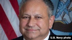 资料照：海军部长卡洛斯·德尔托罗 （美国海军网站）