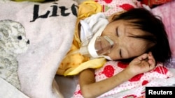 Hong Kong pro-democracy protesters defied volleys of tear gas and police baton charges to stand firm in the center of the global financial hub, one of the biggest political challenges for China since the Tiananmen Square crackdown 25 years ago, Hong Kong, Sept. 29, 2014. (Hai Yan / VOA Mandarin)